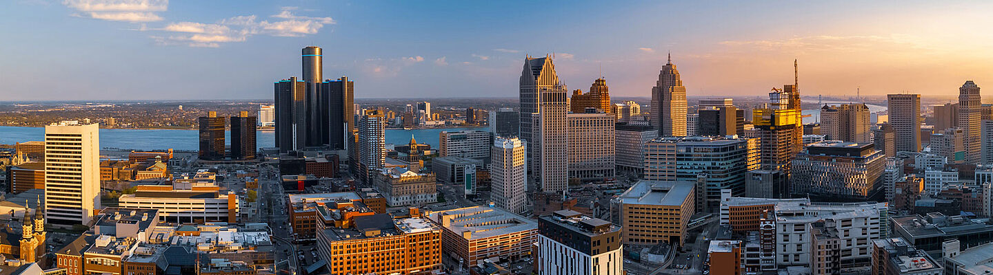 Photo showing the skyline of Detroit, MI, USA