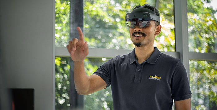 Klüber employee wearing smart goggles