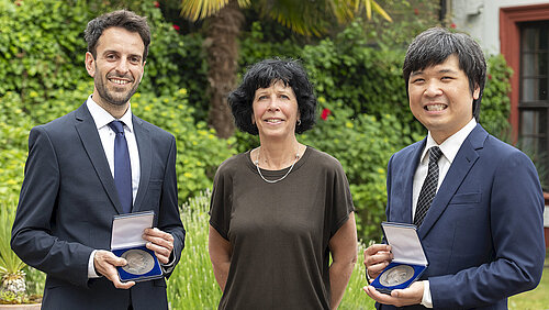 both award winners together with a colleague from Freudenberg