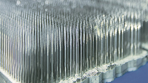 Filc ist ein Hersteller von Nadelvliesstoffen. Unser Bild zeigt ein Nadelbrett zur Bearbeitung der Vliesstoffe. Bild: Freudenberg Performance Materials