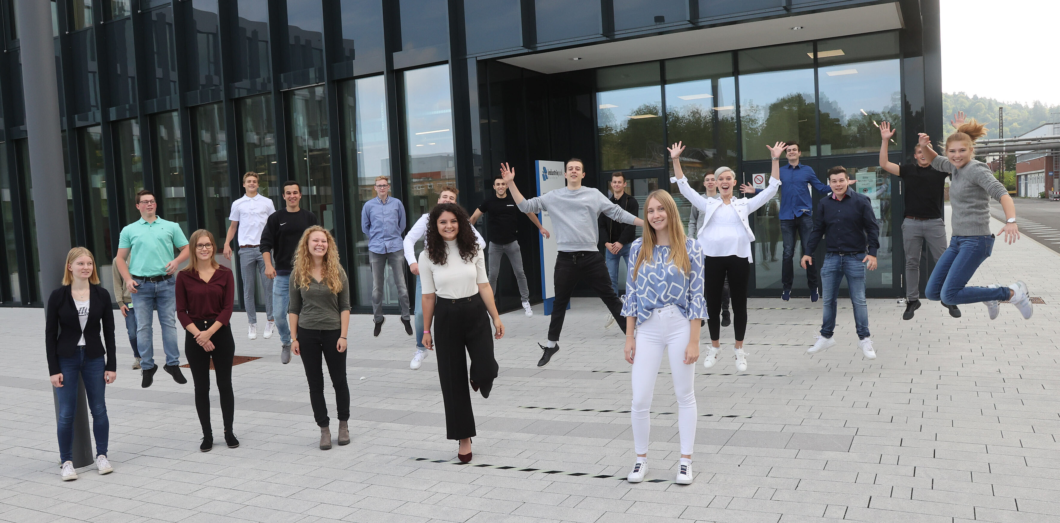 68 new trainees start their careers at Freudenberg