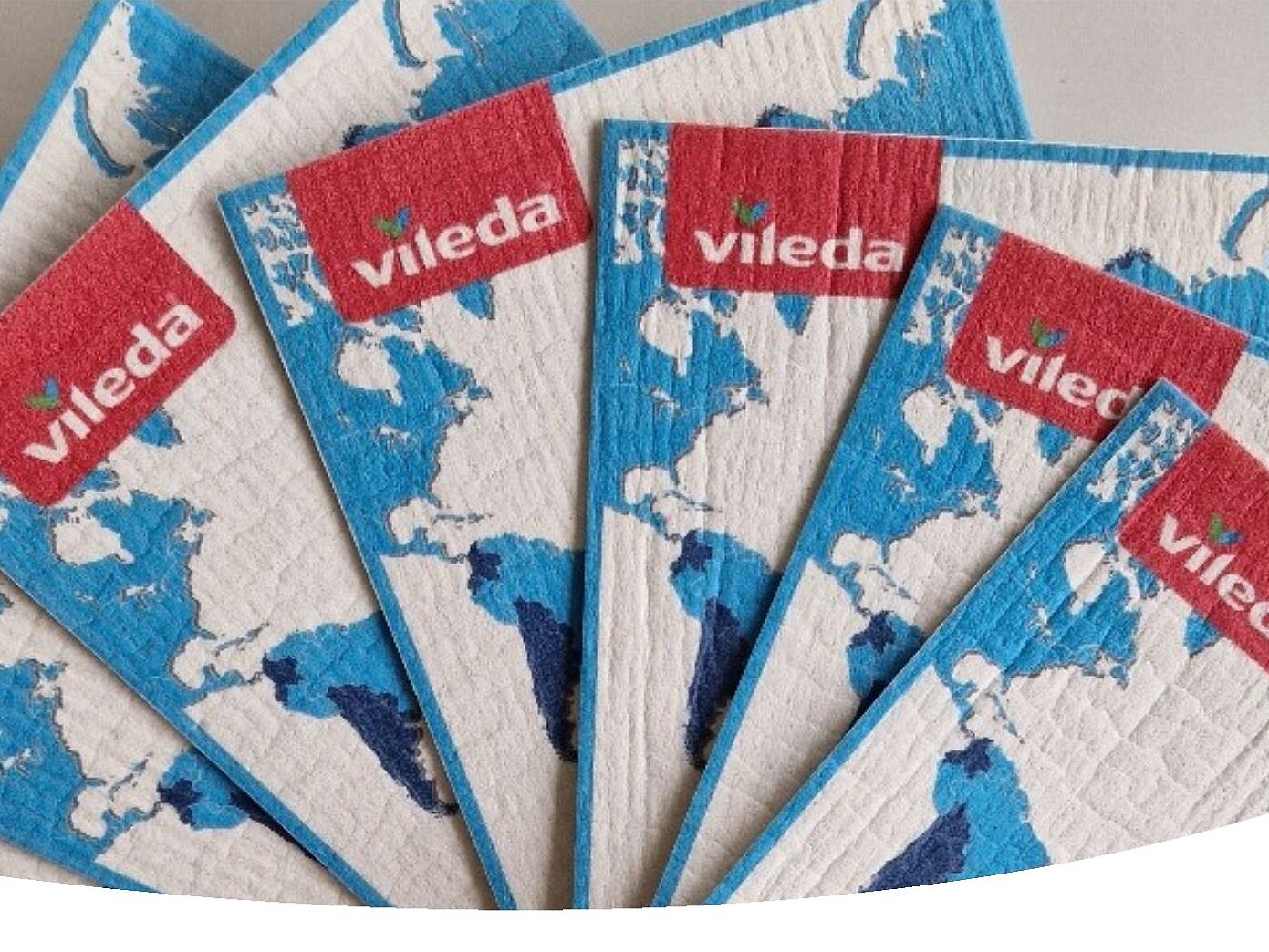 many Vileda cleaning cloths 