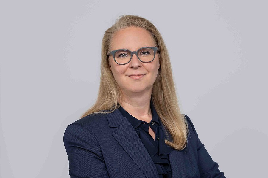 Portraitfoto von Esther Maria Loidl, CHRO der Freudenberg-Gruppe