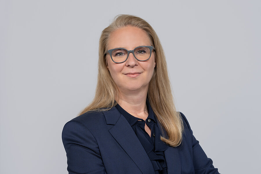 Portraitfoto von Esther Maria Loidl, CHRO der Freudenberg-Gruppe