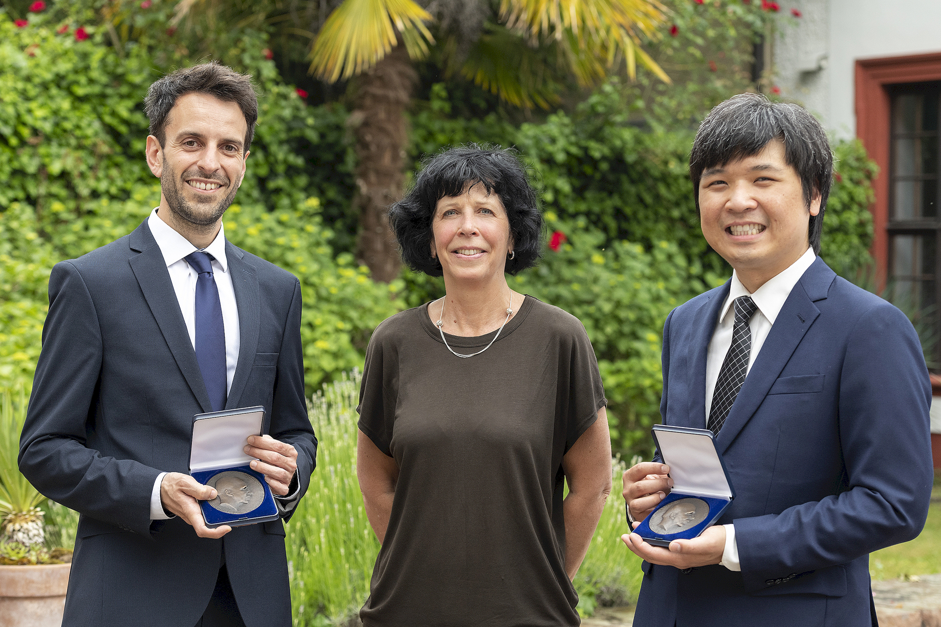 both award winners together with a colleague from Freudenberg